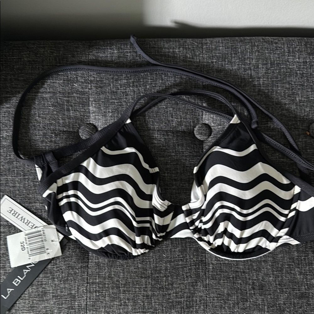 La Blanca Black and White Wavey Bikini Top - 32D - NWT